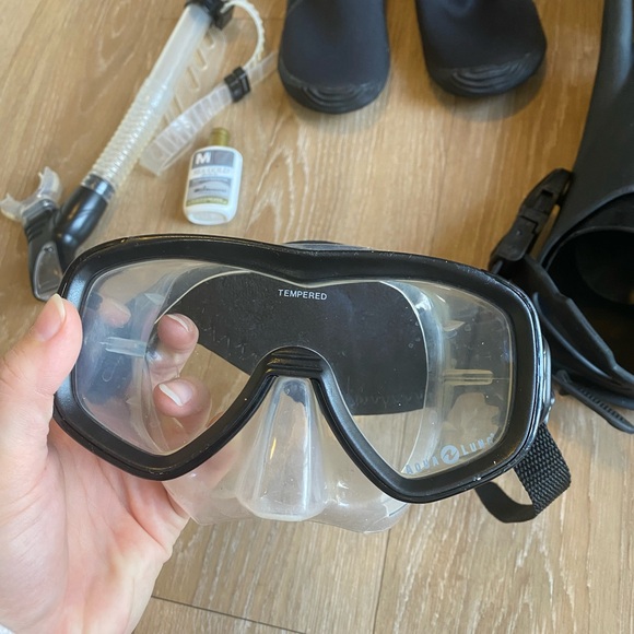 Aqua Lung & ScubaPro Dive Set- Fins Set, Dive Sock Boots, Goggles, & Snorkel - Picture 2 of 16